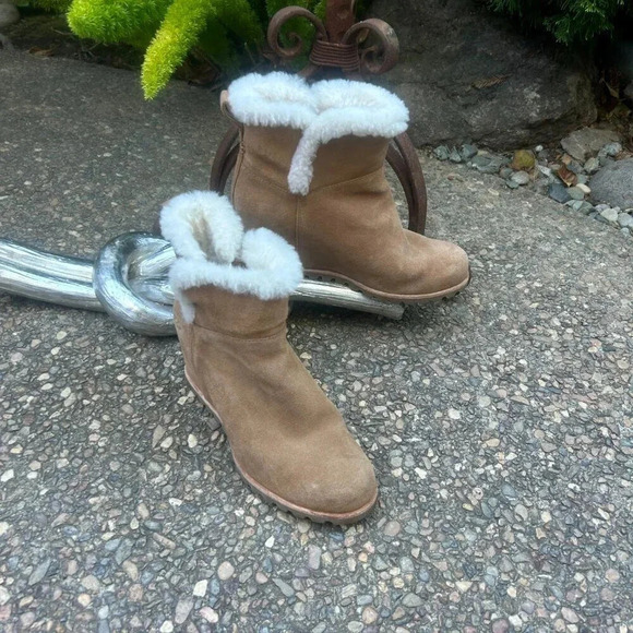 Ugg Seyline Shearling Tan Chestnut Suede Wedge Booties Size 8.5 - Picture 13 of 13